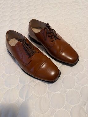 Classic Men’s Cap-Toe Dress Shoes in Brown
